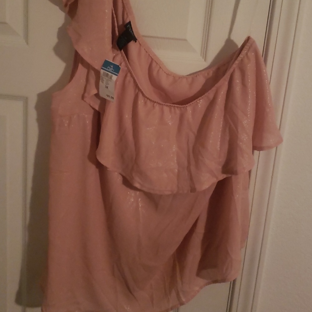 NWT Beautiful pink one shoulder top 3x